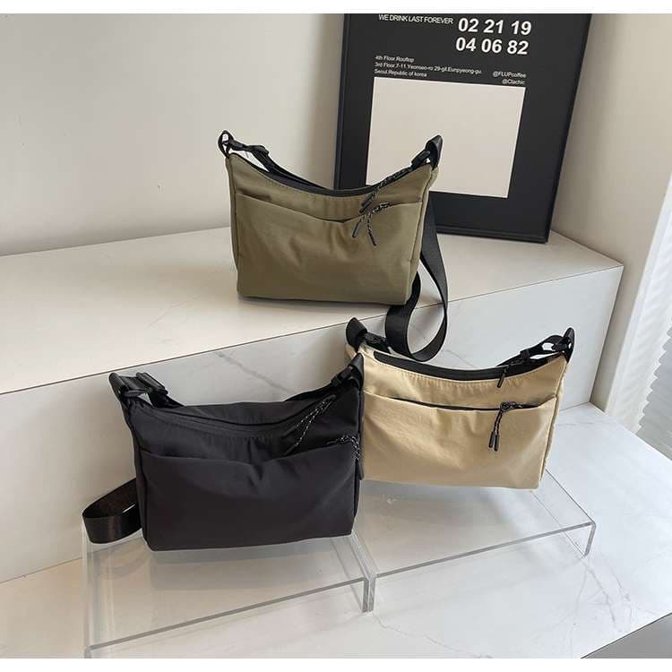 シンプル軽量サコッシュ