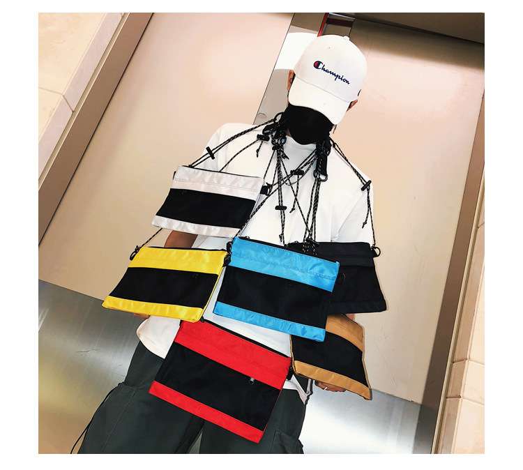 軽量防水サコッシュ