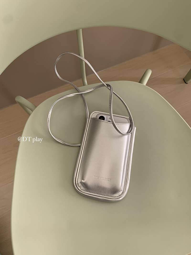 スマートフォン用レザーサコッシュ
