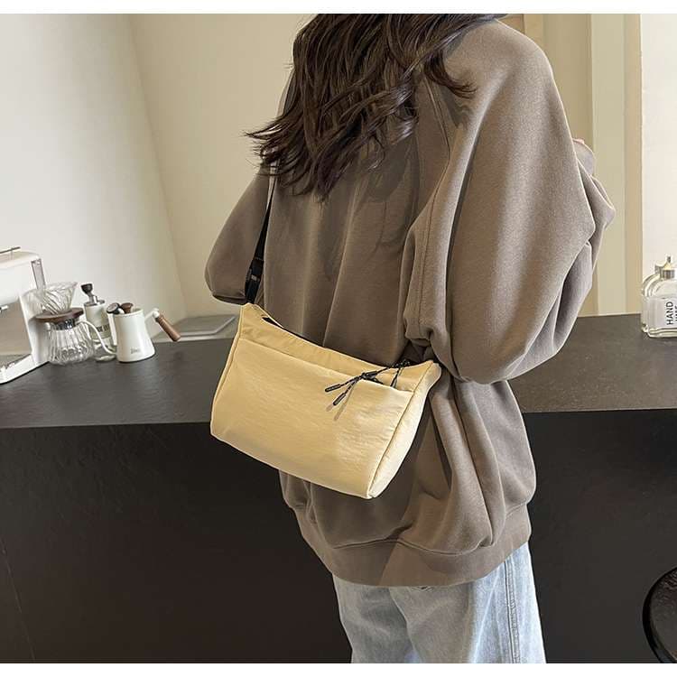 シンプル軽量サコッシュ