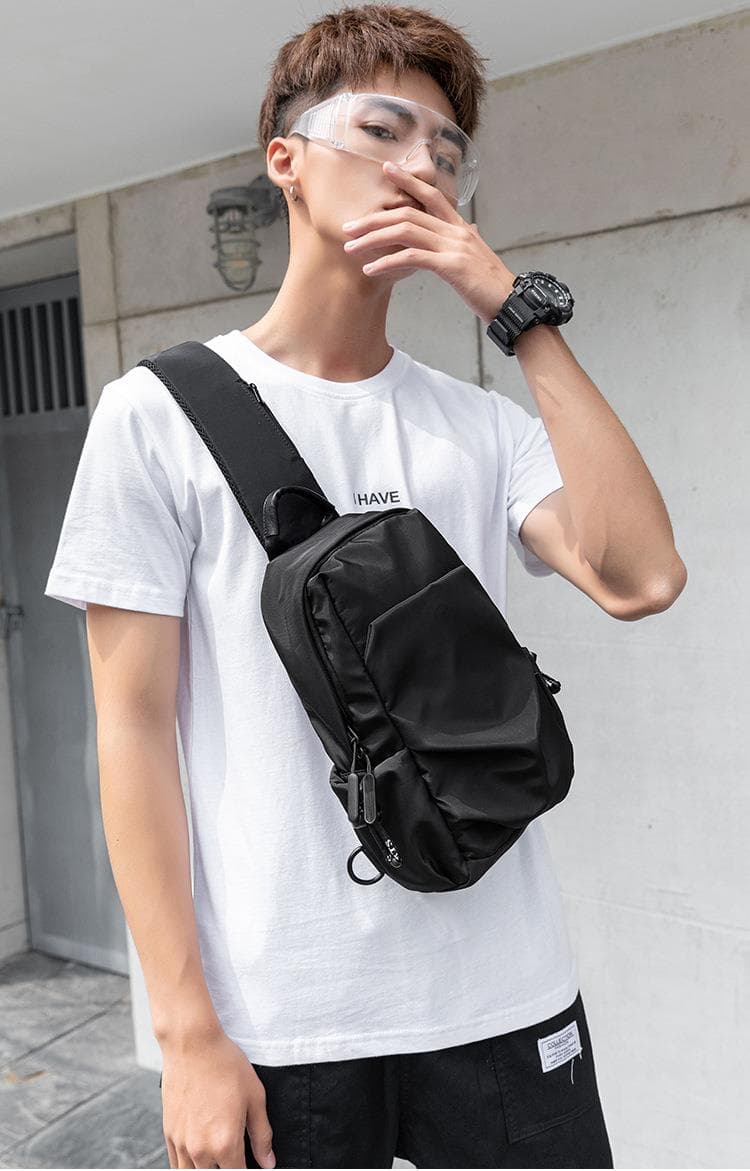 シンプル斜め掛けサコッシュ