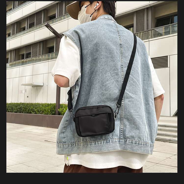 コンパクトサコッシュバッグ