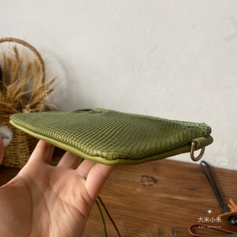 なめし革の職人手作りミニサコッシュ