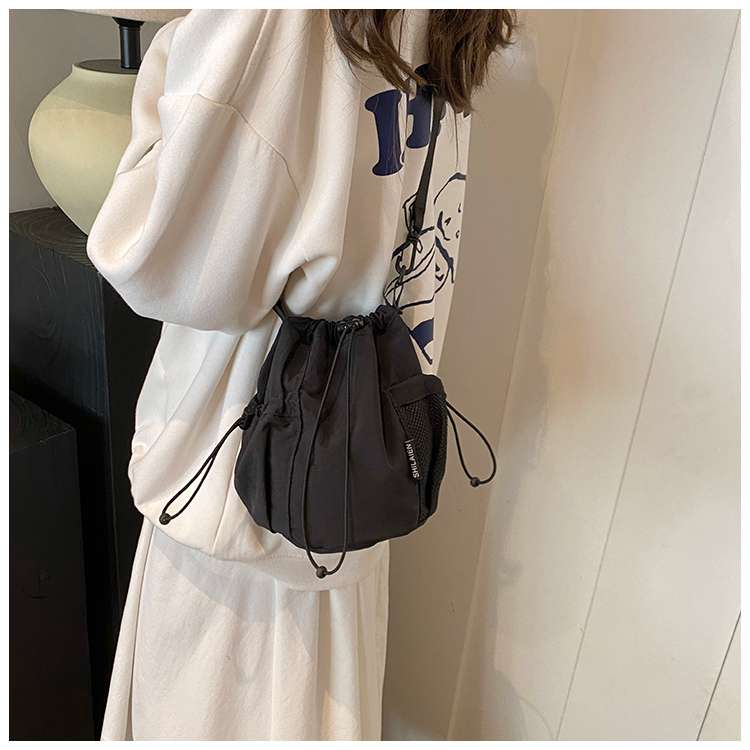 サコッシュ シンプル巾着風ショルダーバッグ
