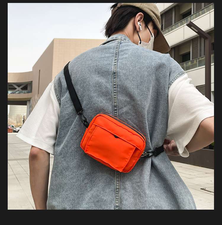 コンパクトサコッシュバッグ