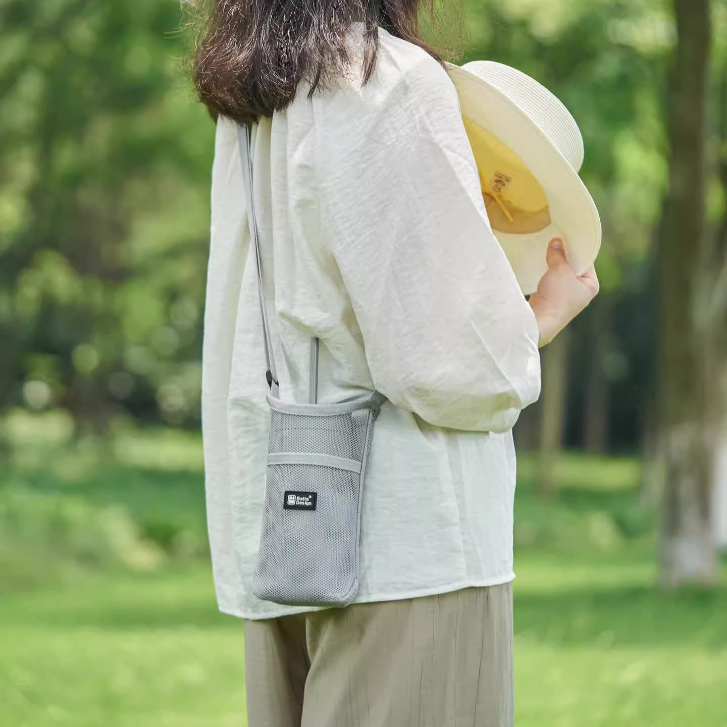 メッシュ水筒ポケットサコッシュ