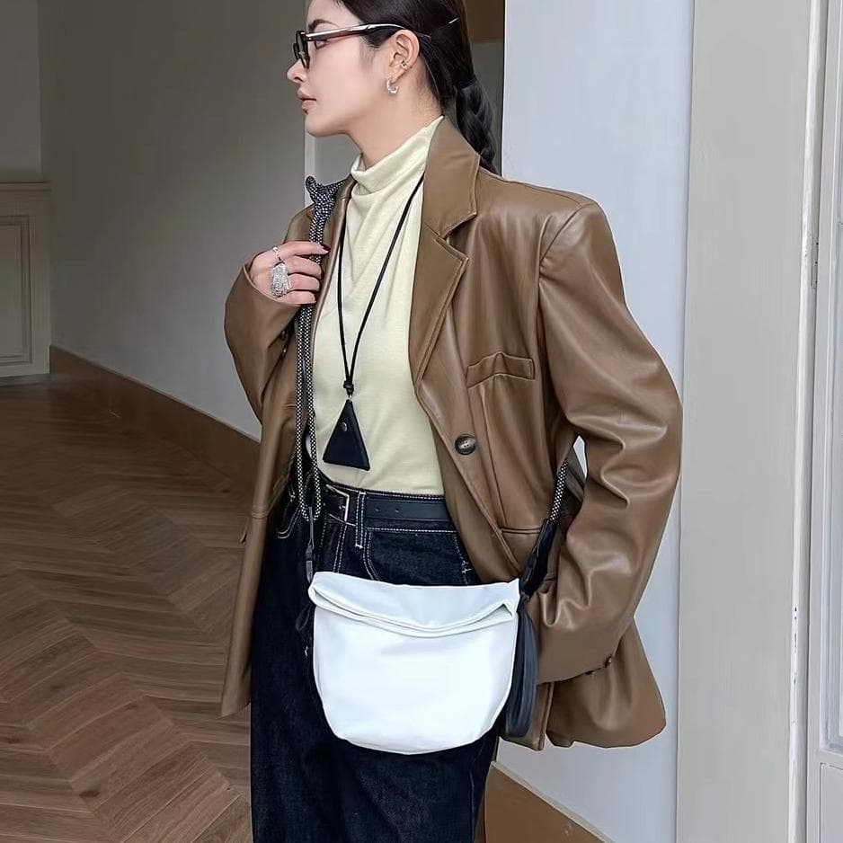 都会的な洗練サコッシュ