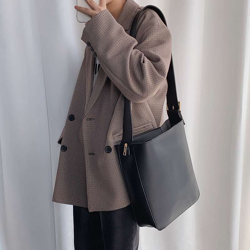 サコッシュ 上質なシンプルショルダーバッグ