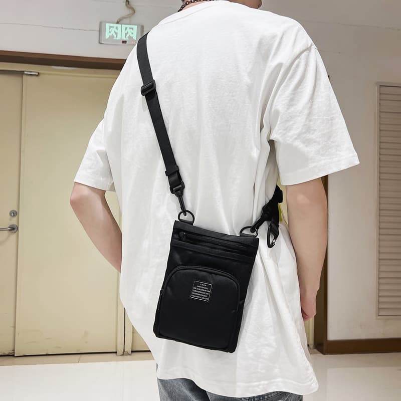 サコッシュ 多機能ポケット付きスマホ対応斜めがけサコッシュ