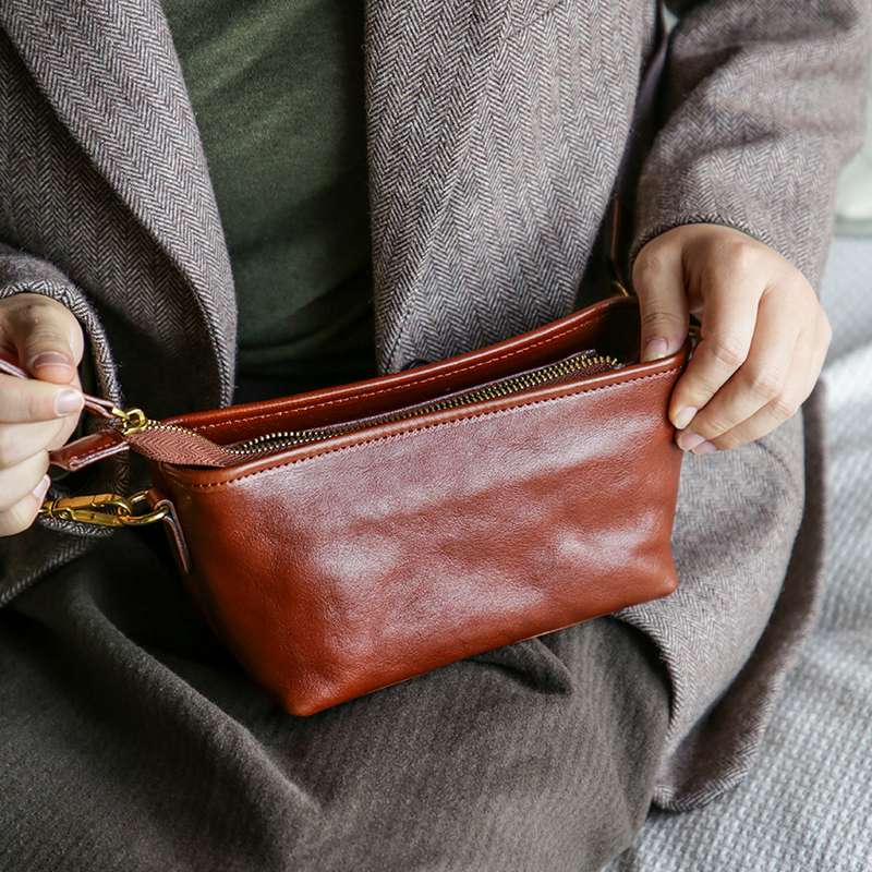 本革サコッシュ 職人技光る逸品