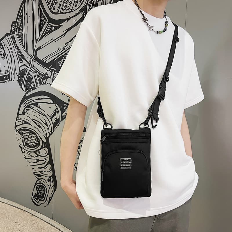サコッシュ 多機能ポケット付きスマホ対応斜めがけサコッシュ