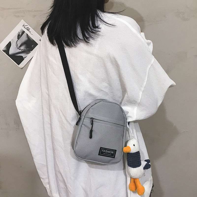サコッシュ シンプル機能美 小型肩掛けかばん