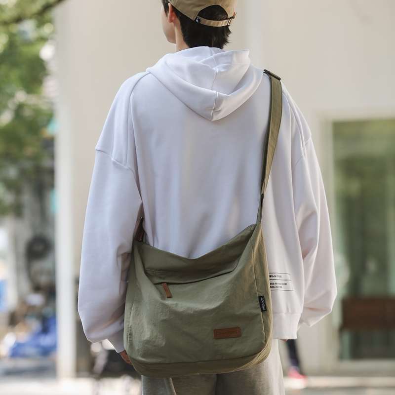 サコッシュ 軽量コンパクトお出かけバッグ