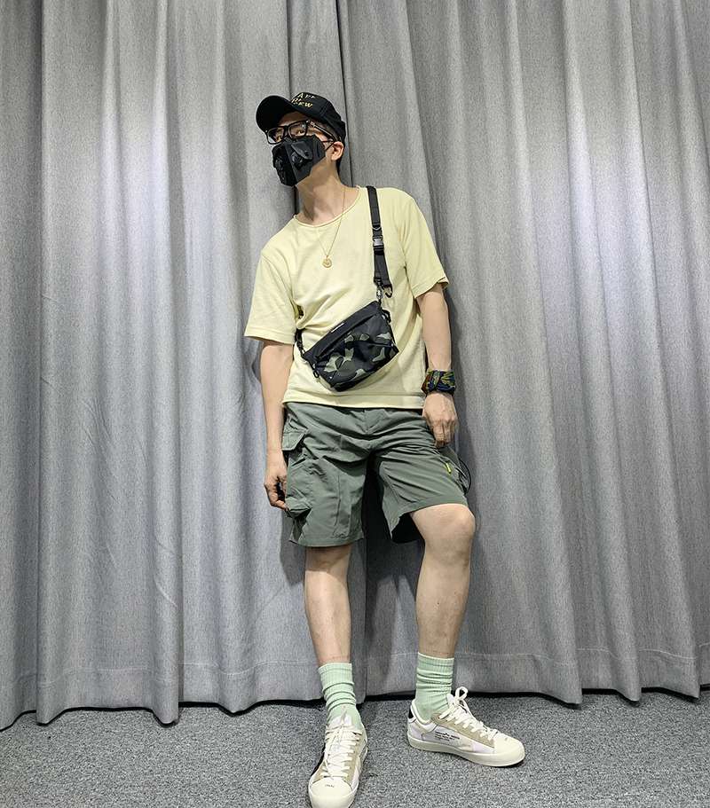 多機能街歩きサコッシュ