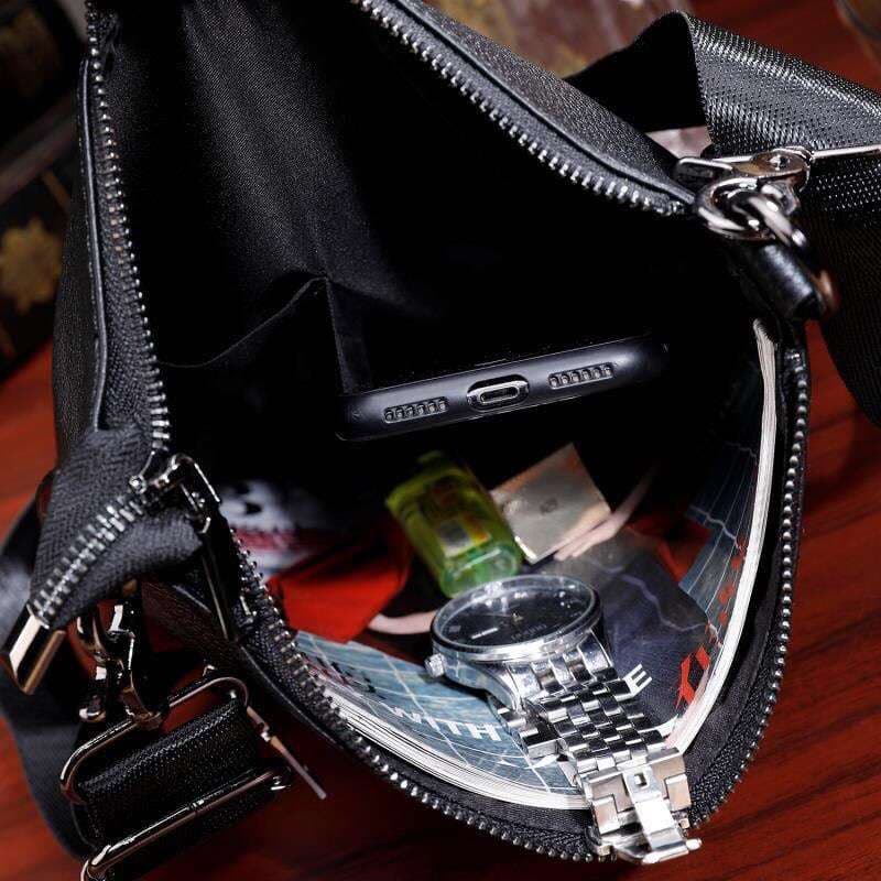 洗練シンプルレザーサコッシュ
