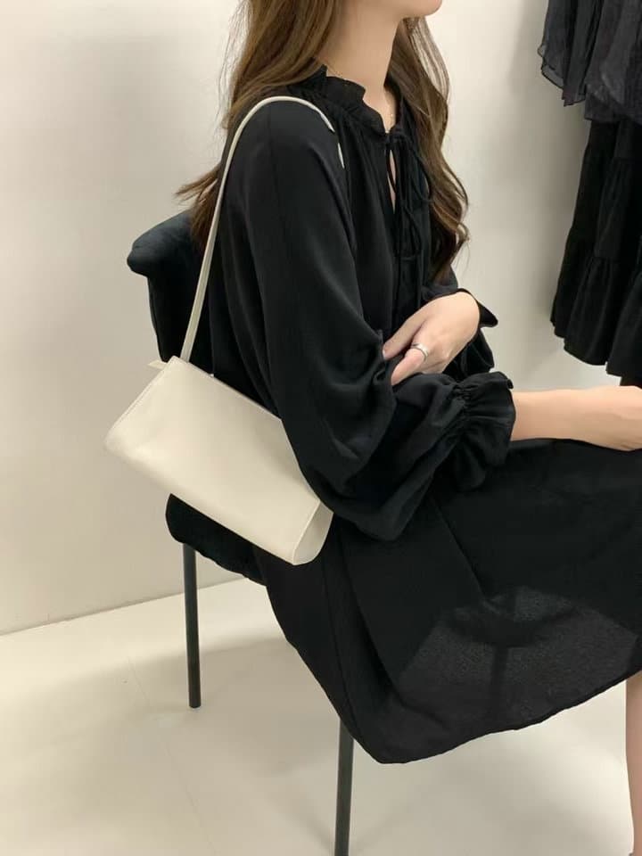 サコッシュ 上質革のスリムサコッシュ
