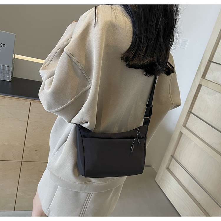 シンプル軽量サコッシュ