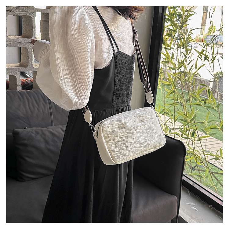 上質シンプル小型サコッシュ