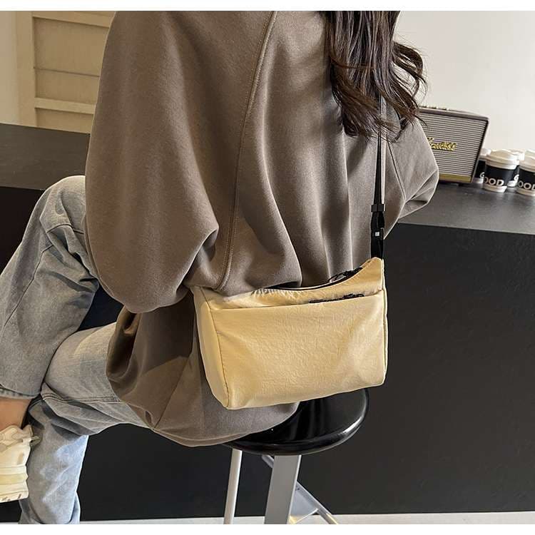 シンプル軽量サコッシュ