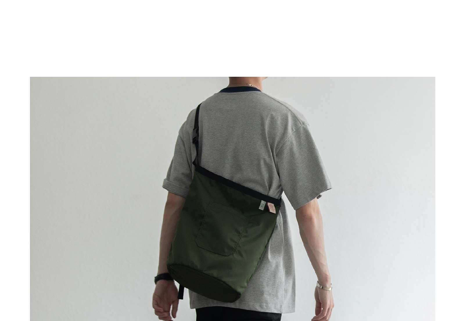 サコッシュ 軽量シンプル肩掛けバッグ