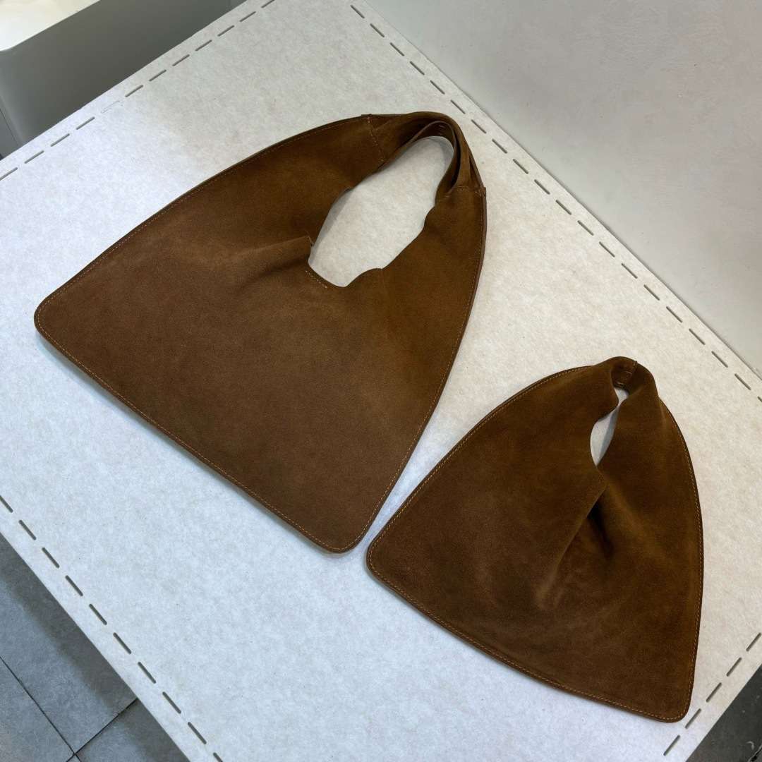 サコッシュ ソフトスウェード三角型肩掛けバッグ