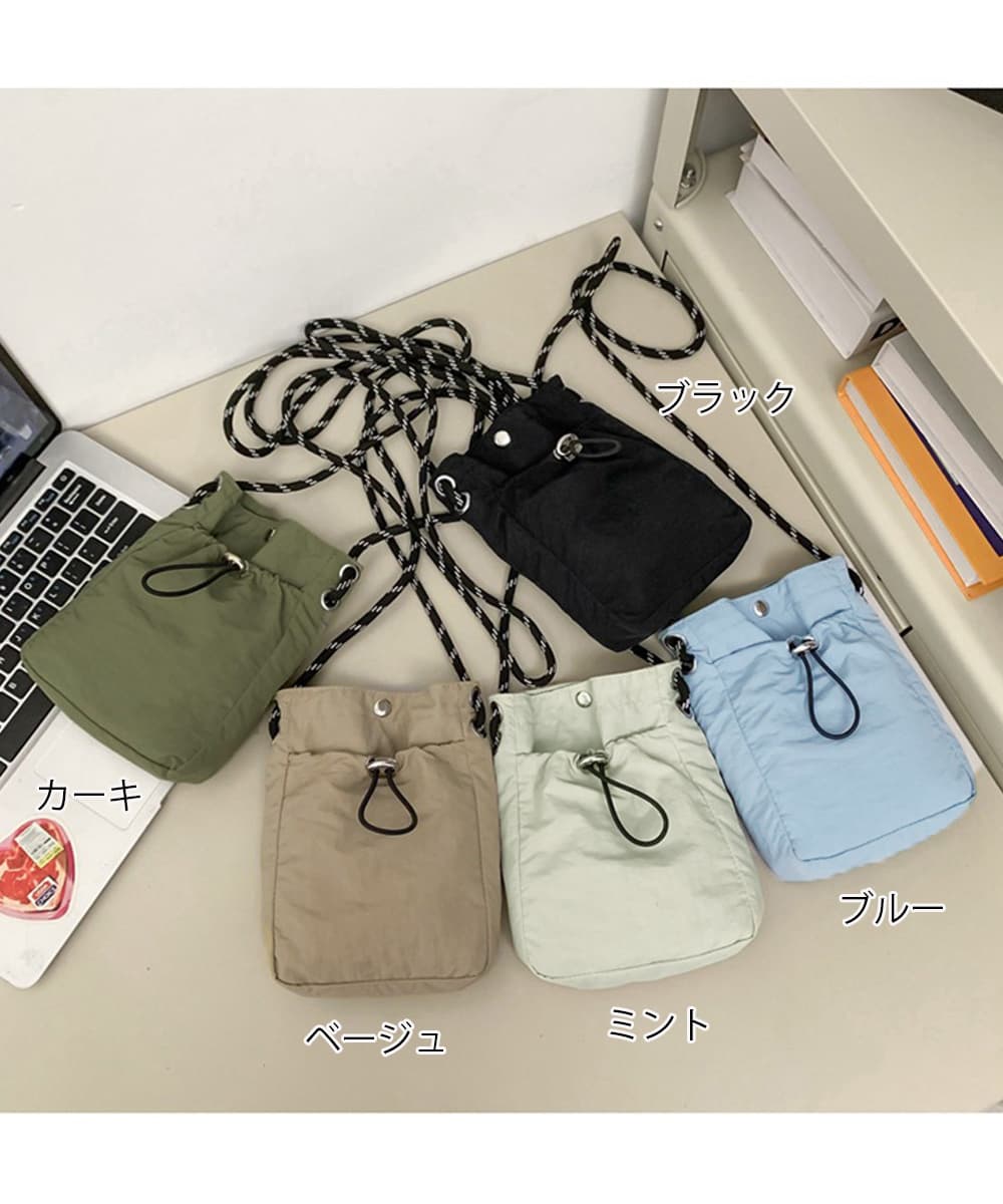 ナイロン製ミニショルダーバッグ レディース軽量サコッシュ