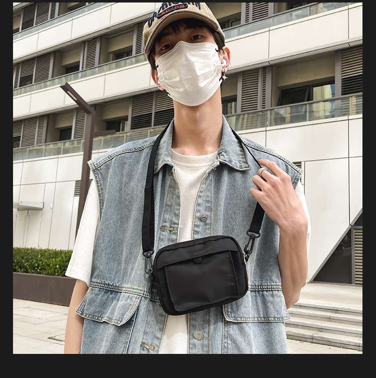 コンパクトサコッシュバッグ