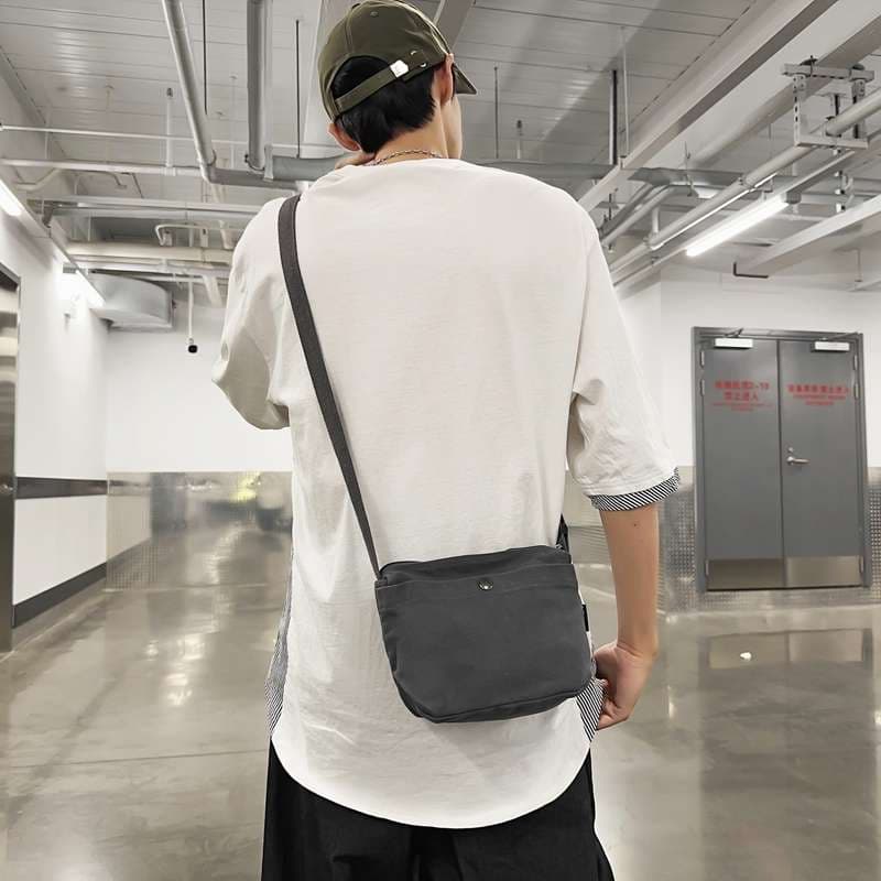 軽量スタイリッシュサコッシュ