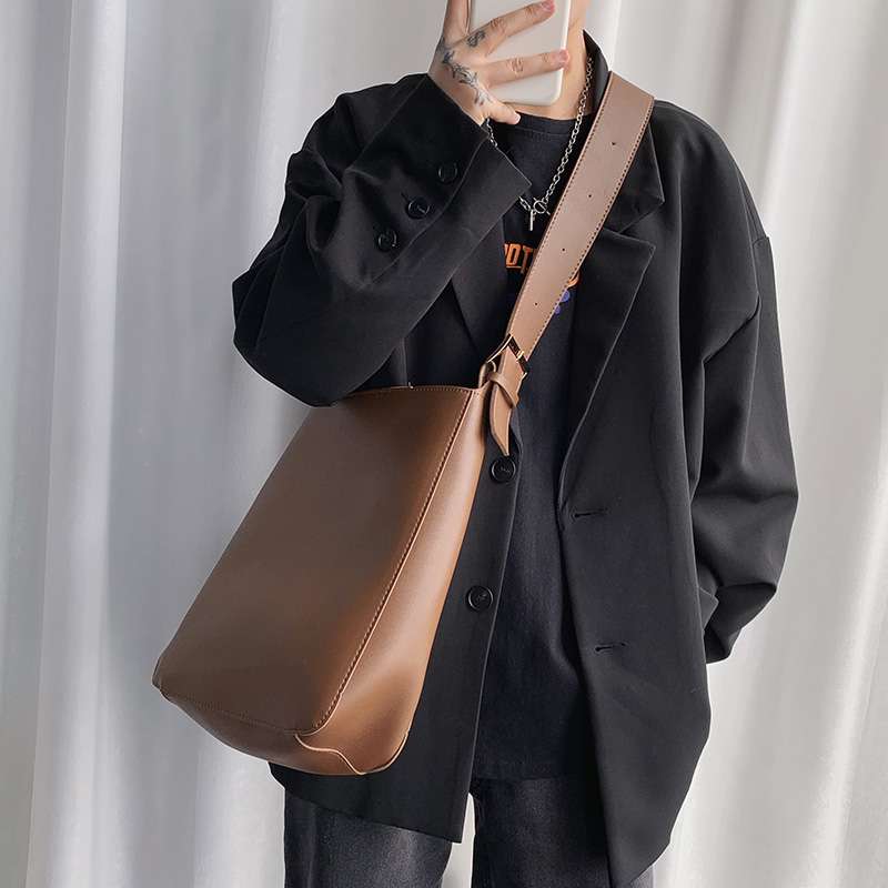 サコッシュ 上質なシンプルショルダーバッグ