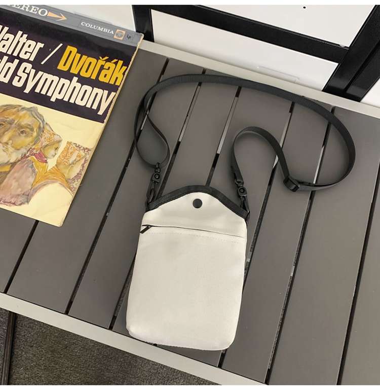 サコッシュ シンプル斜め掛けポーチ