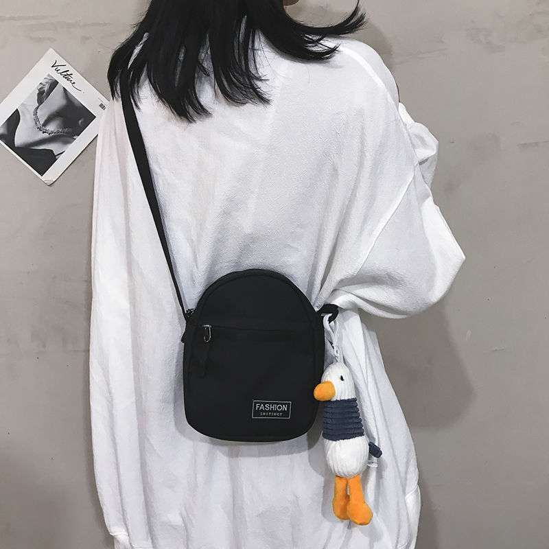 サコッシュ シンプル機能美 小型肩掛けかばん