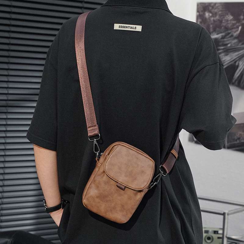 サコッシュ 上質な本革ミニショルダーバッグ