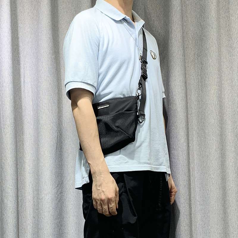多機能街歩きサコッシュ