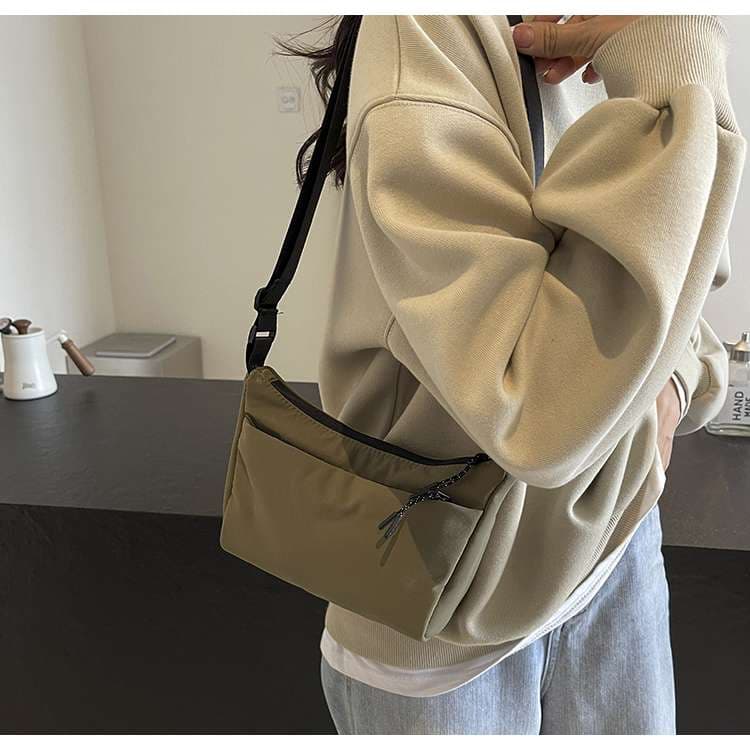シンプル軽量サコッシュ