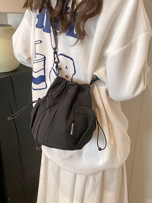 軽量ナイロン巾着ミニサコッシュ
