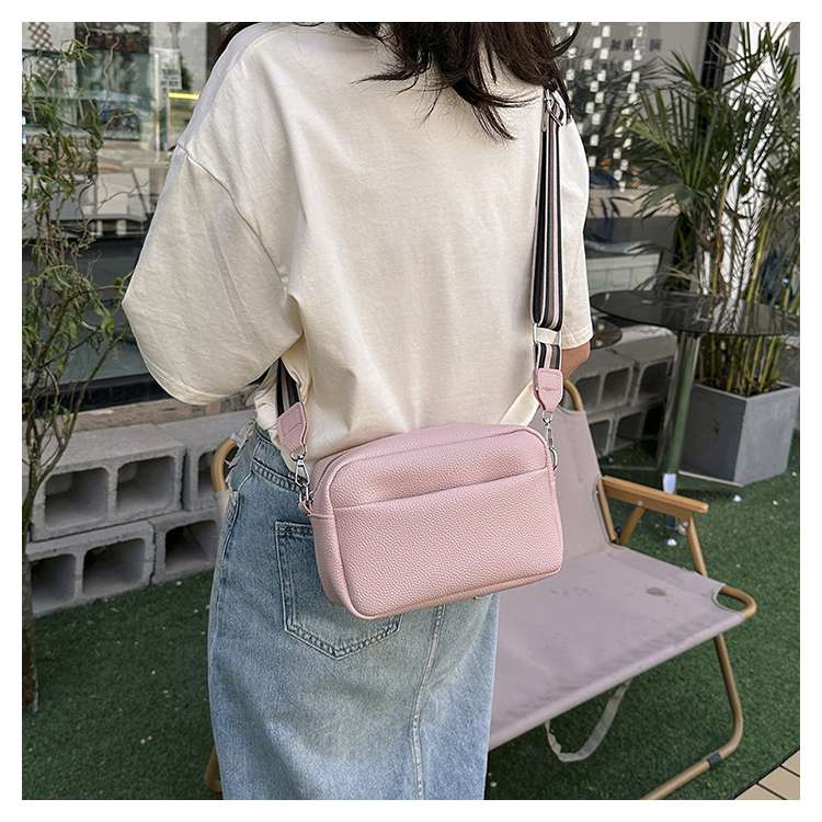 上質シンプル小型サコッシュ