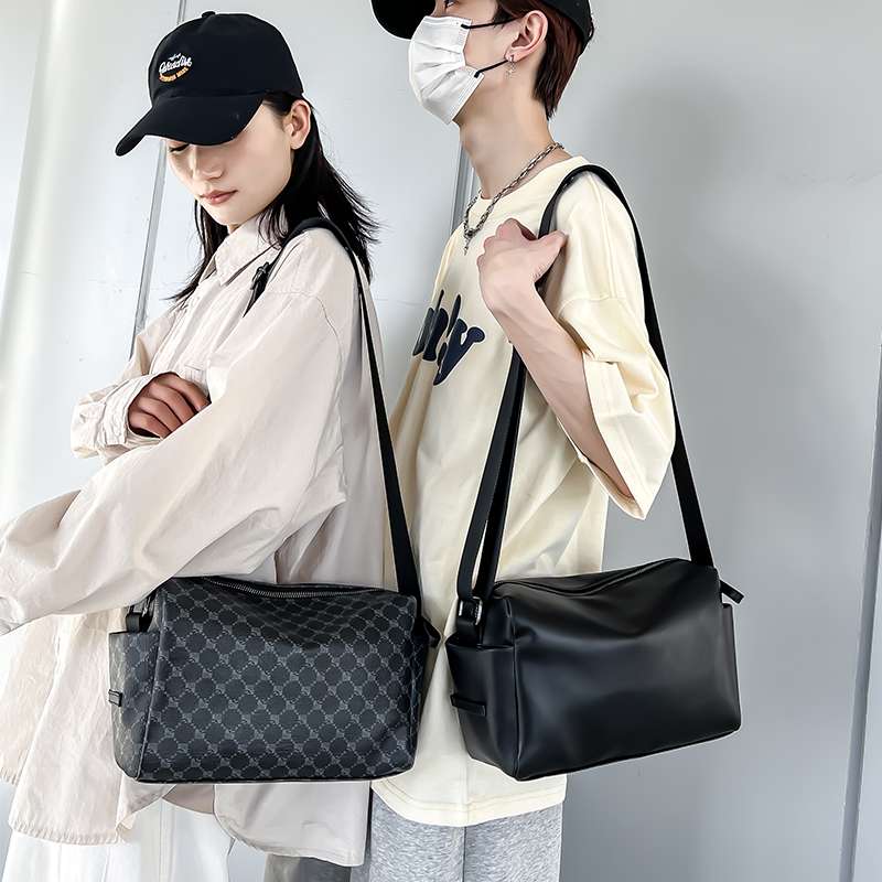 シンプル軽量サコッシュ
