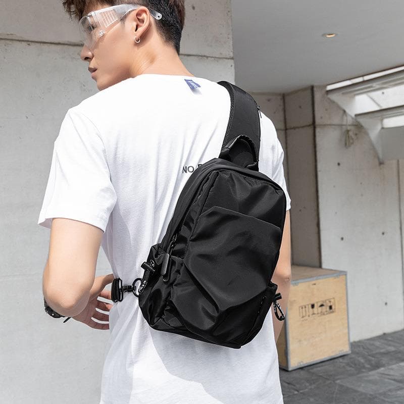 シンプル斜め掛けサコッシュ