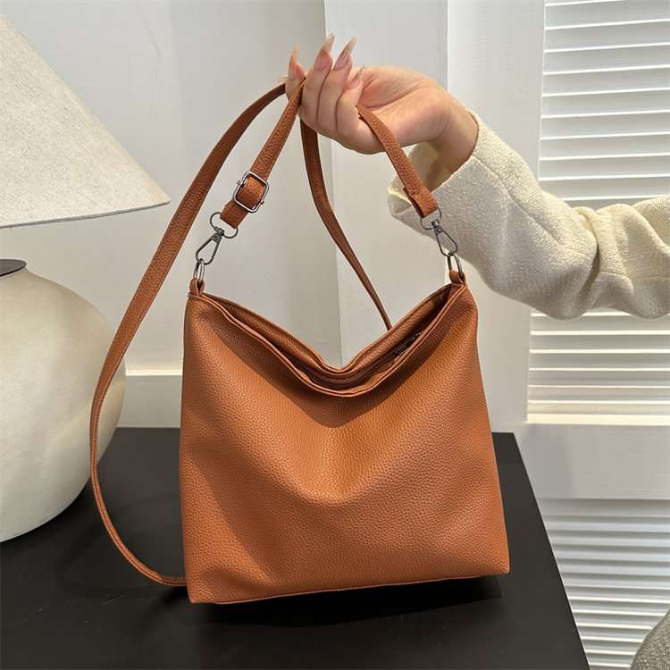 サコッシュ シンプル上質レザーショルダーバッグ