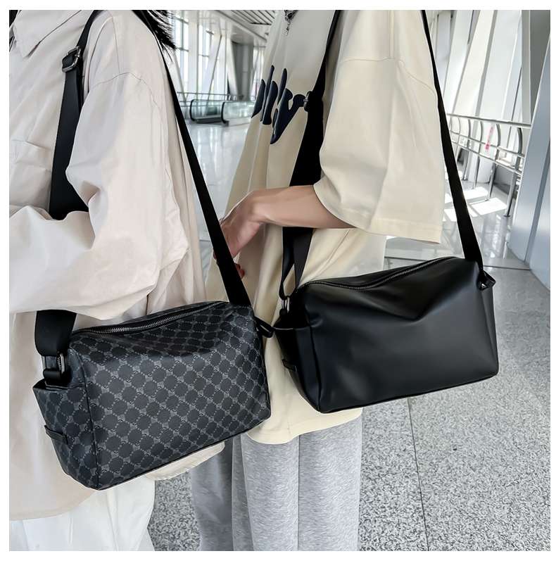 シンプル軽量サコッシュ