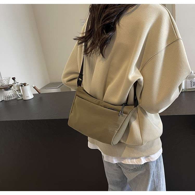 シンプル軽量サコッシュ