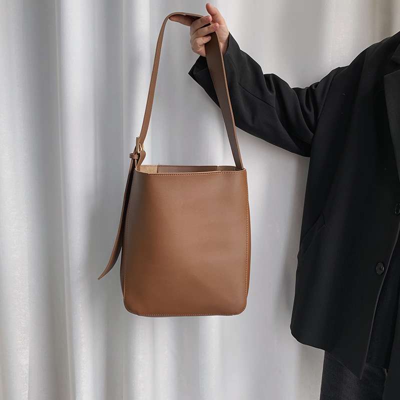 サコッシュ 上質なシンプルショルダーバッグ