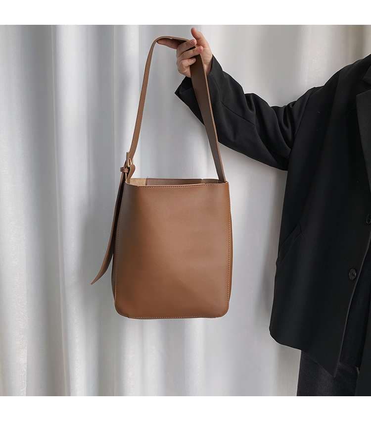 サコッシュ 上質なシンプルショルダーバッグ