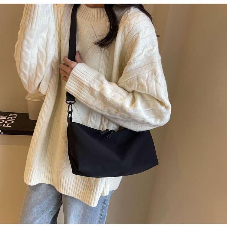 軽量サコッシュバッグ