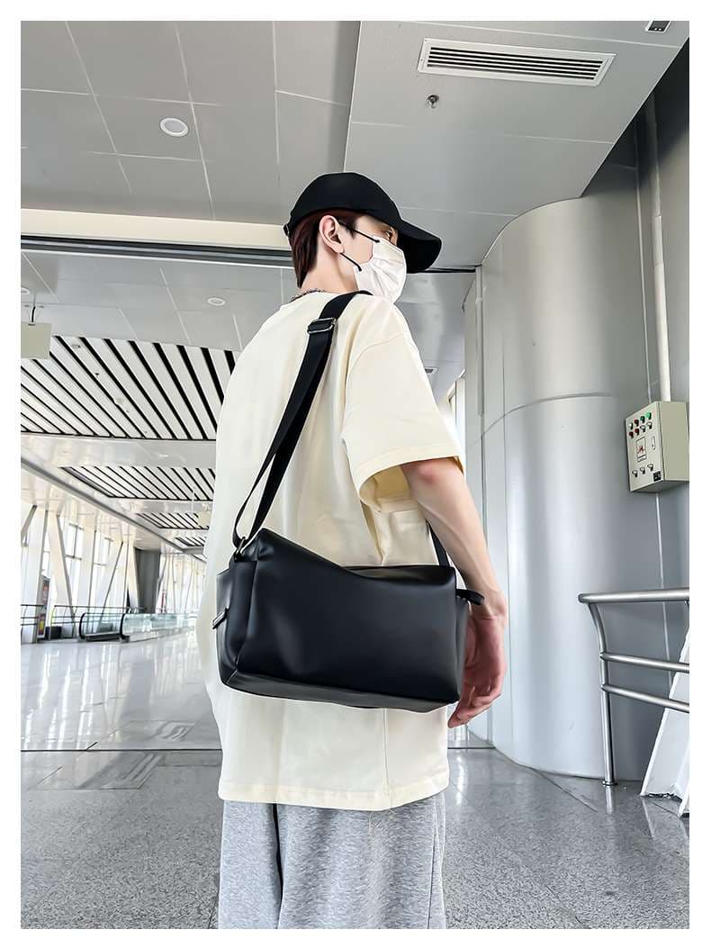 シンプル軽量サコッシュ