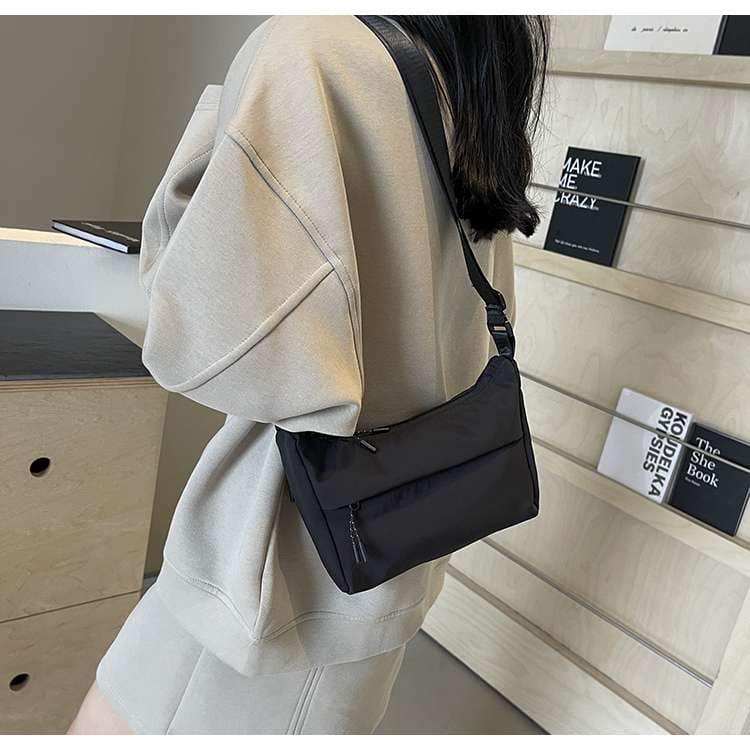 シンプル軽量サコッシュ