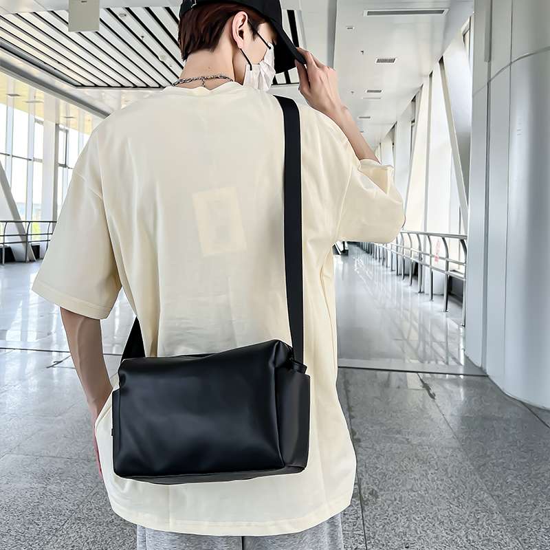 シンプル軽量サコッシュ