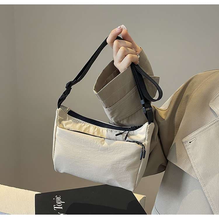 シンプル軽量サコッシュ