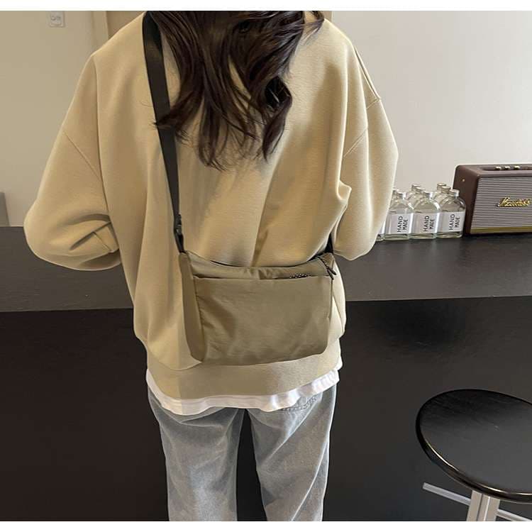 シンプル軽量サコッシュ