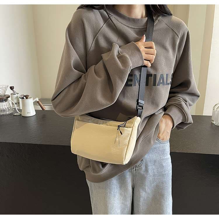 シンプル軽量サコッシュ